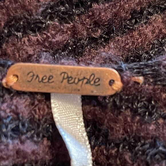 Free People Womens sweater S
Bumblebee striped 
Deep V off shoulder 
Brown and b - Picture 6 of 7